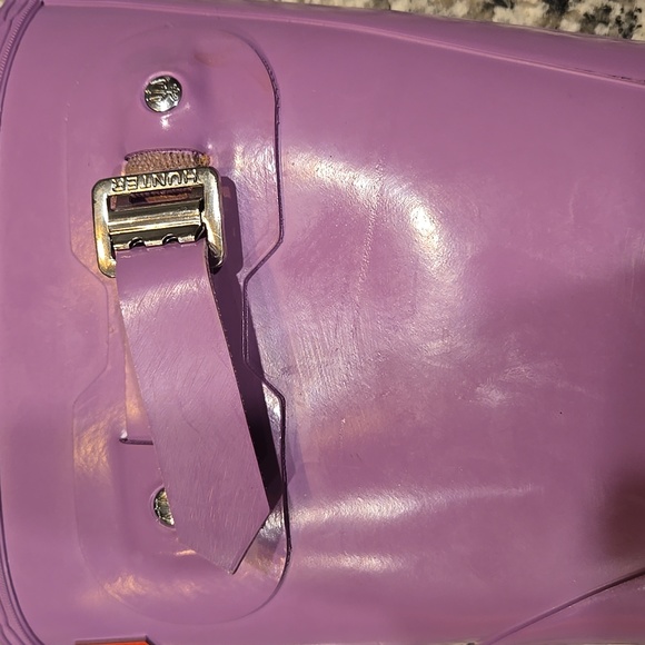 HUNTER ORIGINAL SHORT GLOSS RAIN BOOTS IN THISTLE. SIZE 9 WITH BLACK INSERTS. - Picture 11 of 13